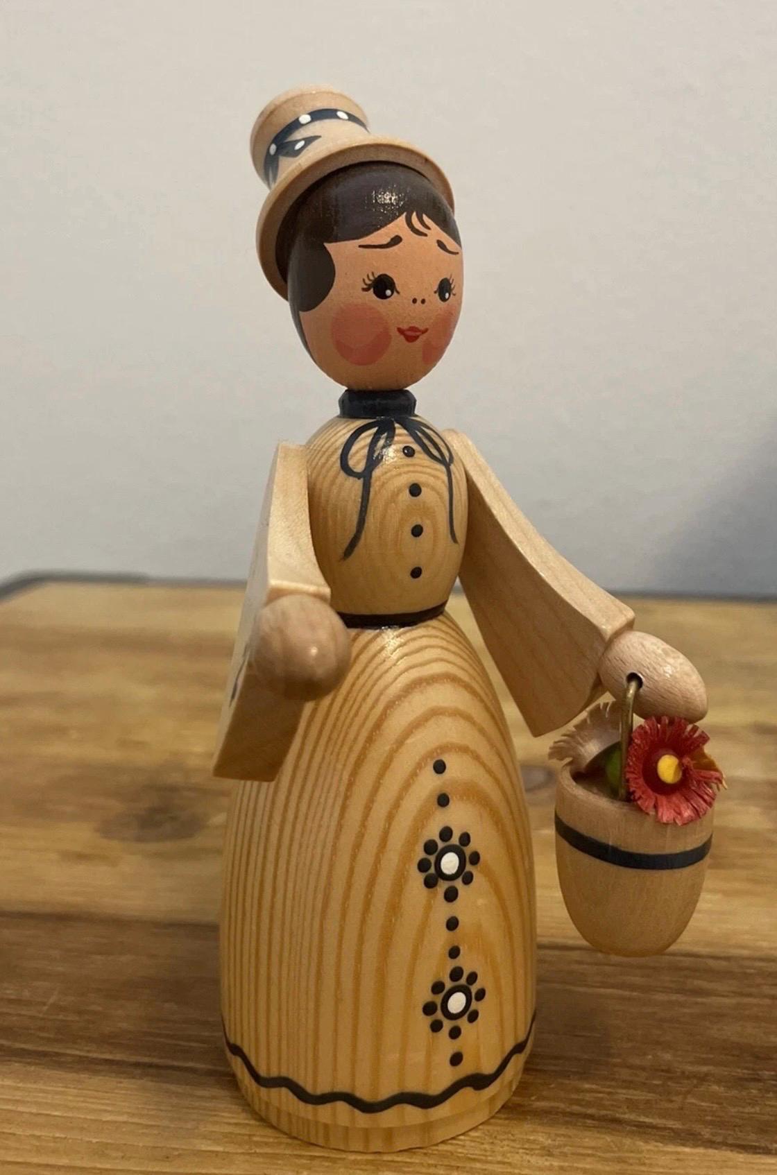 ERZGEBIRGE 木製オブジェ 女の子と木 Original Erzgebirge Handmade Wooden Woman With Flower