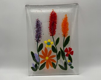 Panel floral de vidrio fusionado hecho a mano / Placa de vidrio artístico con flores silvestres coloridas / Decoración de vidrio con flores de jardín