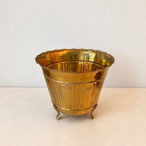 Vintage Brass Footed Planter Cachepot - Hollywood Regency Scalloped Rim Fluted Jardiniere with Claw Feet, Mid Century Ornate Brass Plant Pot