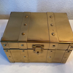 Vintage Brass Hinged Trinket Box | Metal Lidded Box | Shiny Metal Jewerly Box | Beautiful Storage Box | Metal Treasure Box