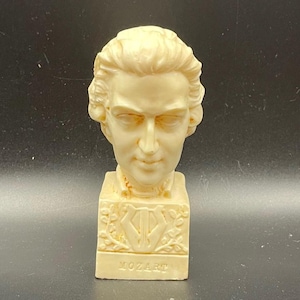 Busto vintage di Mozart / Statua del compositore classico / Scultura della testa di Mozart / Decorazione per amanti della musica / Statuetta in resina color avorio