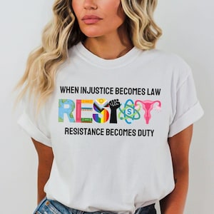 Komfortfarben widerstehen T-Shirt, wenn Ungerechtigkeit zu Gesetz wird, Widerstand wird Pflicht, Pro Wahl Antirassistische soziale Gerechtigkeit Gerechtigkeit, Anti Trump
