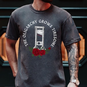 Komfortfarben Guillotine-T-Stück, Antikapitalismus-Oligarchie, lehnen mittelgroßer linker Anarchist ab, essen die Reichen, Französische Revolution Shirt