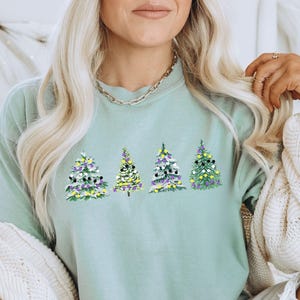 Koszulka z choinką i komfortowymi kolorami dla osób niebinarnych, koszulka zimowa dla osób niebinarnych, prezent Enby dla osób niebinarnych, niekonformistycznych, queerowych, agencyjnych, LGBT