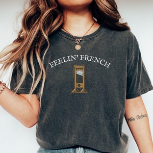 Komfortfarben Feelin Französisches Guillotine-Shirt, Antikapitalismus-soziale Gerechtigkeit Freiheitliche Linke-Revolution-T-Stück, essen die Reichen, erwarten Widerstand