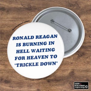反レーガンのバンパーピンボタン、進歩的リベラル左派の反資本主義の贈り物、地獄で燃えながら天国からの恵みを待つ
