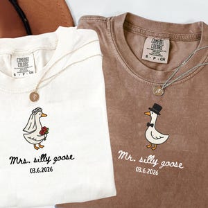 Comfort Colors® Mr And Mrs Silly Goose Shirt, Newlywed Matching Couple Tee, Bride And Groom Funny Honeymoon Shirt, Wedding Gift Anniversary 画像 6
