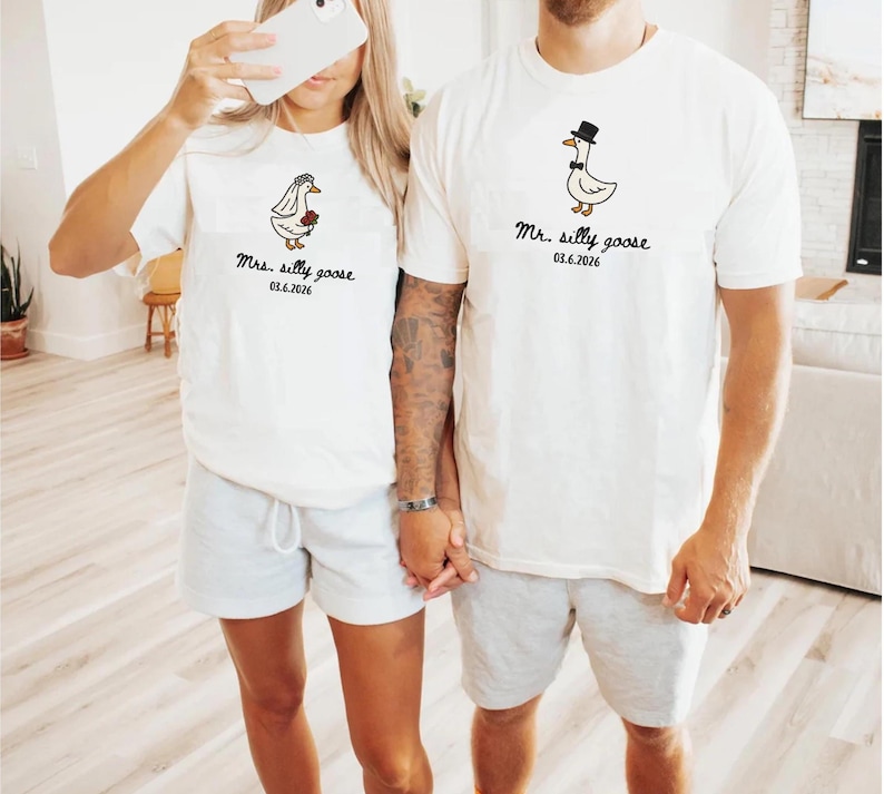Comfort Colors® Mr And Mrs Silly Goose Shirt, Newlywed Matching Couple Tee, Bride And Groom Funny Honeymoon Shirt, Wedding Gift Anniversary 画像 3
