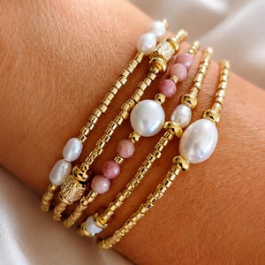 Pärlarmbandsset, Stapelbart armband i guld, Minimalistiskt stapelbart armband, Stapelbart pärlarmband, Armband med ädelstenspärlor, Presentset med armband