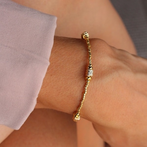 Bracelet minimaliste doré à l'or fin 18K, pour petit poignet, bijou fin et délicat femme, bracelet stack gold, miyuki bracelet