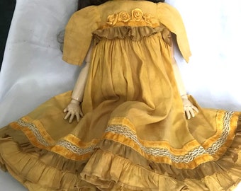 Vintage Doll Dress. Beautiful bright dress for a 50-60 cm doll. Wide, many frills. Yellow cotton taffeta. High quality, it does not wrinkle.