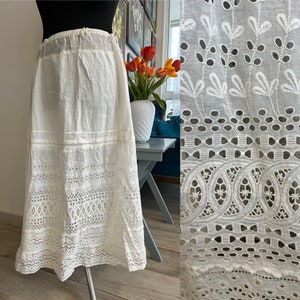 antique vintage petticoat circa 1910-1920. The fabric is white cotton and lace, white stitching. Width at hips 1.69 cm, length from waist 92 zdjęcie 1