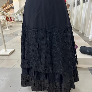 antique women&#39;s business skirt 1905-1910. color black. fabric black silk, veil and black ribbon. beautiful skirt 2-tier with a pattern that