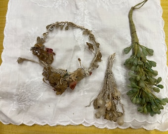 antike Wachs Boutonniere. Um 1900-1920. Ukraine 3 Zweige und ein kleiner Kranz möglich für eine Puppe. könnt ihr einen weißen und einen grünen machen