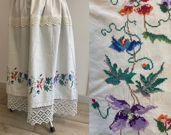 Jupon vintage pour femme, 1900-1920. Broderie « pois en fleurs », et très belle broderie faite main ! Dessin rare. En bon état.