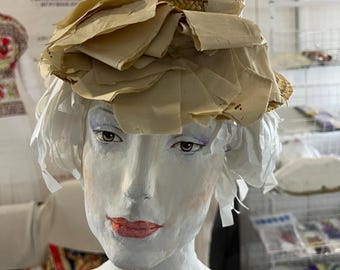 Vintage straw hat for a child or a large doll, 75-90 cm tall. It can also be used for a llama (as a replica of the 1850-1880 fashion). Natur