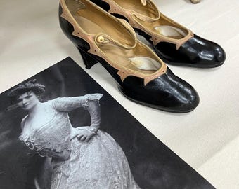 Antique women's shoes 1910-1920. Europe. Genuine black leather. Brown leather trim. Insole inside 21.5 cm. For a narrow foot. Very beautiful