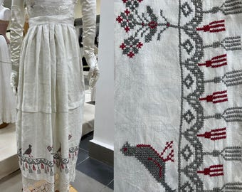 Antique skirt made of linen. 1920-1950. Red linen skirt of very good quality and unusual &quot;birds&quot; embroidery, length 90 cm