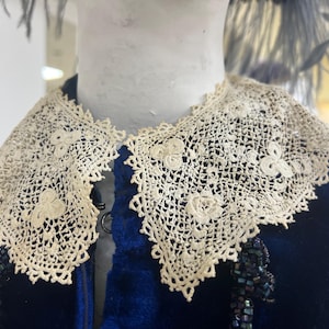 Antyczny okrągły kołnierzyk, 1800-1920, Europa. Ręcznie robiony. Koronka mleczna.