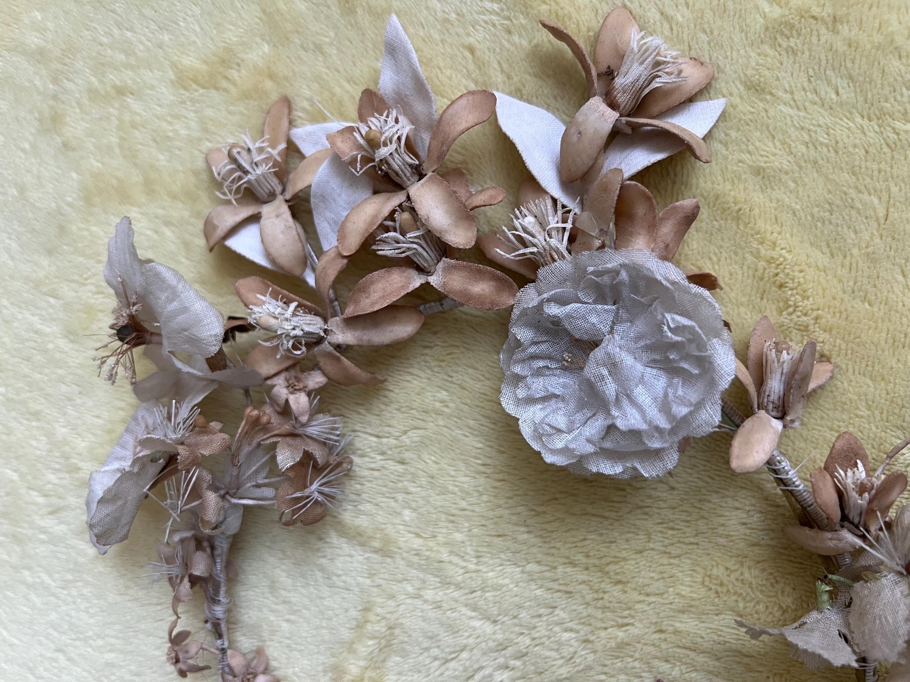 アンティーク 1890-1900 年。ヨーロッパ。花嫁の花輪。花、枝、葉 