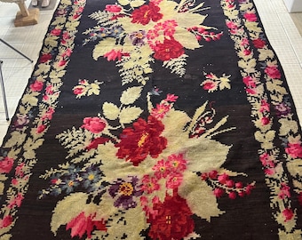 Alfombra. Alfombra antigua grande y hermosa, circa 1900-1940, Ucrania. Material: lana natural.