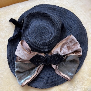 Vintage black hat 1940. Europe. Black hat with a bow made of velvet in 2 colors. Decoration: antique embroidery. Thin velvet ribbon. Not fac