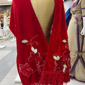 New Scarf. Author&#39;s work. Bright red velvet. Decoration - applique of leaf flowers and beads. Beautiful, bright. Not expensive.