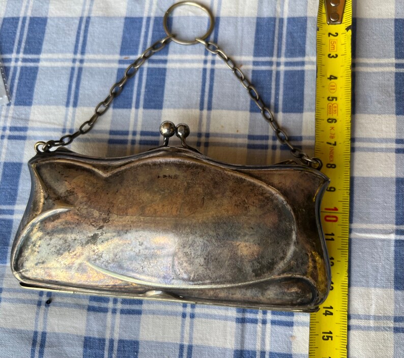 antique handbag 1890. there is a silver mark size height 6 cm in hand and ring 14 cm width 13 cm. I image 6