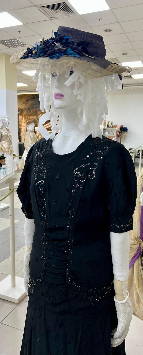 ntique dress. vintage 1940. concert dress for a thin girl.. Black crepe de chine silk. hand-embroidered with beads and beads. interesting cu