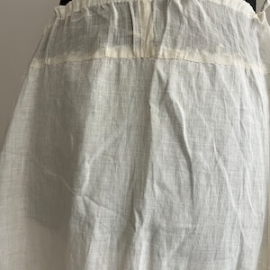 antique vintage petticoat circa 1910-1920. The fabric is white cotton and lace, white stitching. Width at hips 1.69 cm, length from waist 92 zdjęcie 5