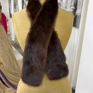 1950 collar natural fur mink brown. Europe. a gorget that was worn on a dress or suit. this is very beautiful, sewn qualitatively and good d