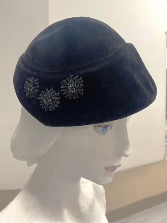 Antique Hat, 1950, Europe. Black felt. The hat is… - image 1