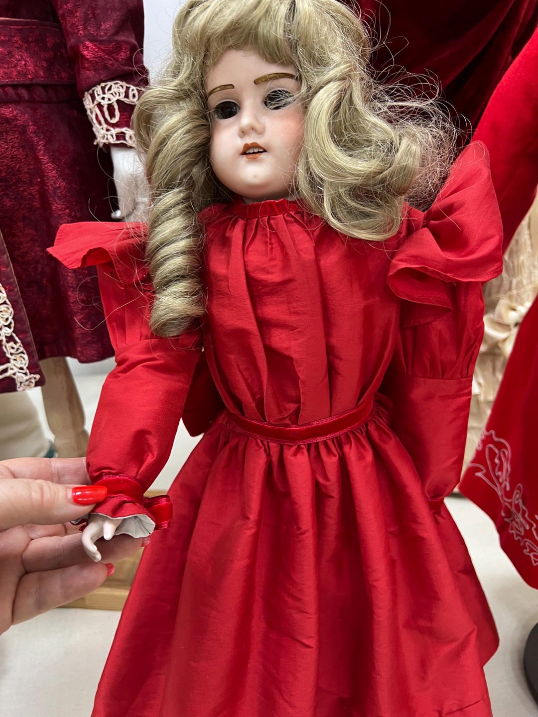アンティーク ビスクドール Floradora フロラドラ レザーボディ 1900-1920. Antique Doll in a Red Long Dress. Doll Florodora a M5d
