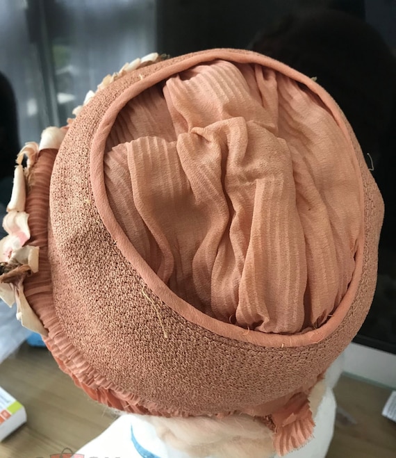 Antique "Bell" Hat, 1920, USA. Jazz period. Peach color. Combinations of peach silk, straw, and flower trim. Beautiful (6)