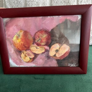 Ljus bild Österrike. Akvarell "Röda äpplen" i mahognyram. Storlek med ram 25 x 20 cm. Glaset kan dras ut. Bilden är liten bild 3