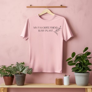 My favorite friend is my plant / Pflanzen Shirt / Plant Shirt / Pflanzenliebhaber Geschenk Bild 4