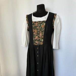 Alphorn Bavarian Dirndl Black Floral Dress & White Blouse – Traditional Austrian Tyrolean Oktoberfest Costume Wool and Linen Vintage Tracht