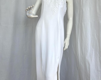 Vestido vintage de Frank Usher con cuentas / Vestido de noche blanco con escote halter, espalda descubierta y aberturas / Vestido de boda formal retro de crepé de los años 80 y 90 / Talla 12