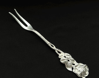 Elegant vintage silver-plated cutlery - add luxury and style to your table decoration!