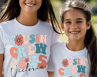 Cousin Crew 2025 Shirt, individueller Name, Weihnachtspyjama, Cousin-Crew mit Wellentext, Comfort Farben Shirt, Cousin Familientreffen Shirt, Cousin