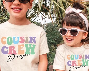 Cousin Crew Shirt, benutzerdefinierter Name, Weihnachtspyjama, Wellentext Cousin Crew, Comfort Farben Shirt, Cousin Familientreffen Shirt, Cousin Geschenk