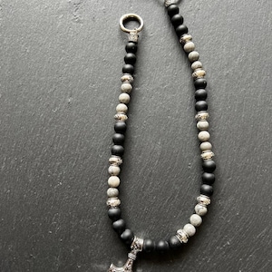 Silent Thunder – Hosenkette mit Onyx, Kartenjaspis & Thors Hammer – Biker Accessoire – Wikinger Schmuck – Handmade – 60 cm