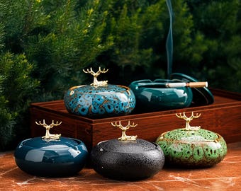 Round Ceramic Ashtray with Lid – Decorative Anti-Fly Cigar Ashtray for Living Room, Desk & Home Accessories