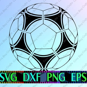 Peut inclure: Un graphique de ballon de football noir et blanc sur un fond bleu dégradé. Le design du ballon présente des pentagones et hexagones noirs. L'image comprend également le texte "SVG DXF PNG EPS" en vert, bleu et jaune.