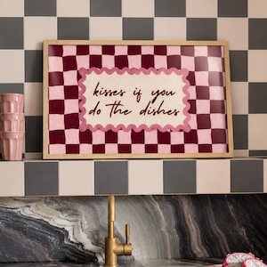 Kisses If You Do The Dishes Quote Print, Horizontal Fun Typography Kitchen Poster, HandDrawn Retro Checkered Ruby Pink Oil Painting Wall art