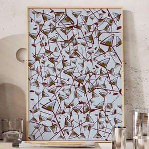 Puede incluir: Una lámina de arte mural rectangular con un patrón repetitivo de copas de martini sobre un fondo azul claro. Cada copa está delineada en rojo oscuro con una aceituna verde en su interior. Las copas están orientadas en varias direcciones.