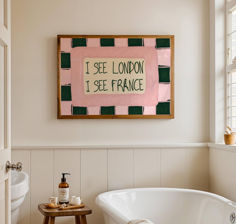 Impresión con cita "Veo Londres, veo Francia", arte de pared para baño divertido y horizontal, pintura al óleo texturizada a cuadros manuscrita retro para inodoro imagen 1