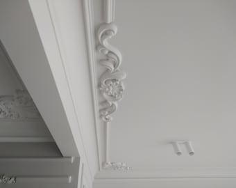 Plaster stucco element, used both on the ceiling and on the walls looks exquisite in both cases, size 31.5 x 5.5 inches