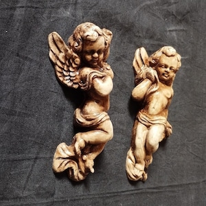 Figurine d'ange blanc nacré sur piédestal – Statue d'ange classique en plâtre pour décoration d'intérieur, 14 cm de hauteur