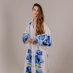 Leinen besticktes Kleid, Ukrainisches Kleid, Vyshyvanka, Kaftan, Abaya, Weißes Kleid mit blauer Mohnblume, Boho Kleid, Boho Kleid mit Quasten Bild 1